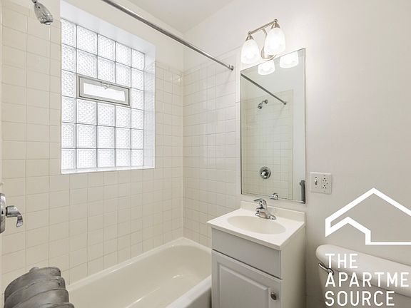 4th image of 4243 N Kenmore Ave #108