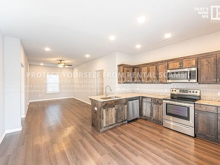 211 Grove Ln — Photo 7