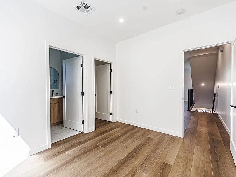 5508 3/4 Barton Ave — Photo 9