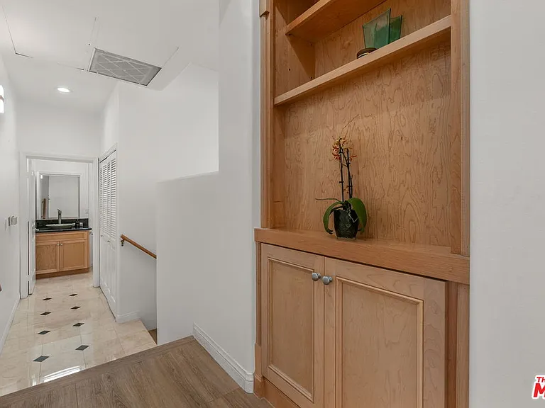 8646 W Olympic Blvd #204 — Photo 16