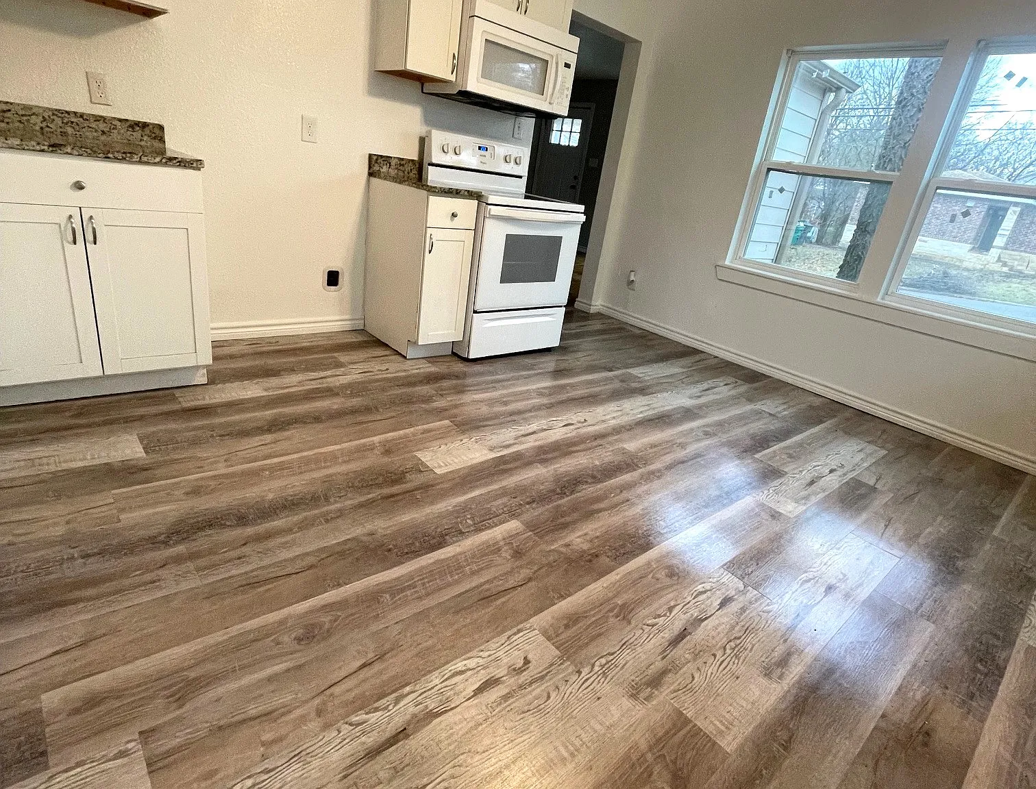 3 bed, 1.5 bath, 1100 sqft, $1,350 — Photo 2