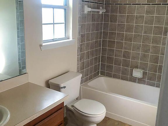 5th image of 7983 Mactavish Way N