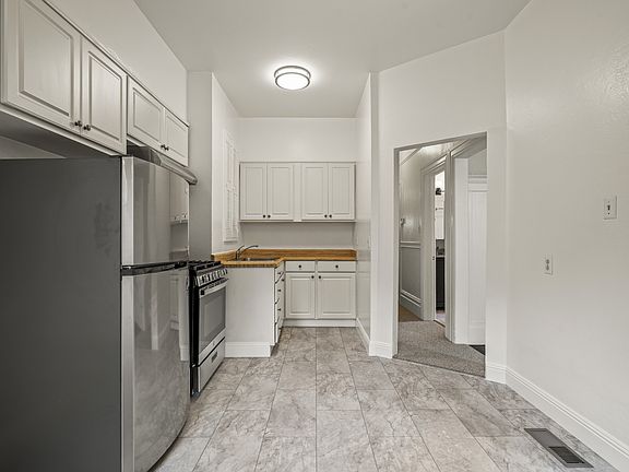 3rd image of 122 Buena Vista Ter