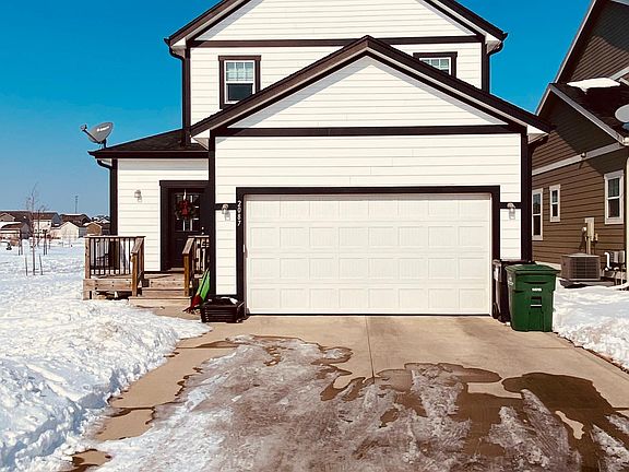 3rd image of 2083 SW Cascade Falls Dr