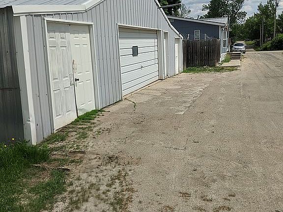 4th image of 12239 4th St