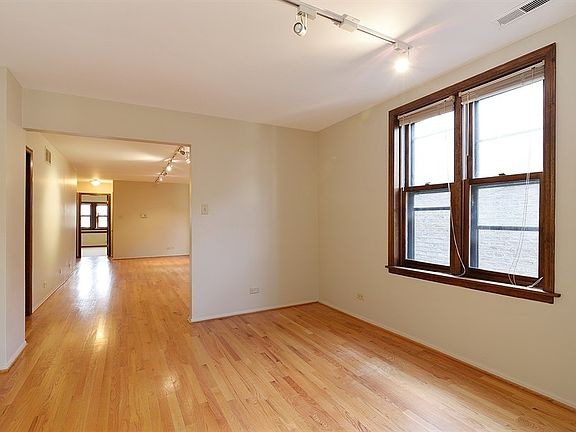 4th image of 922 W Fullerton Ave #3