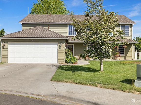 2nd image of 367 NE Kingwood Place