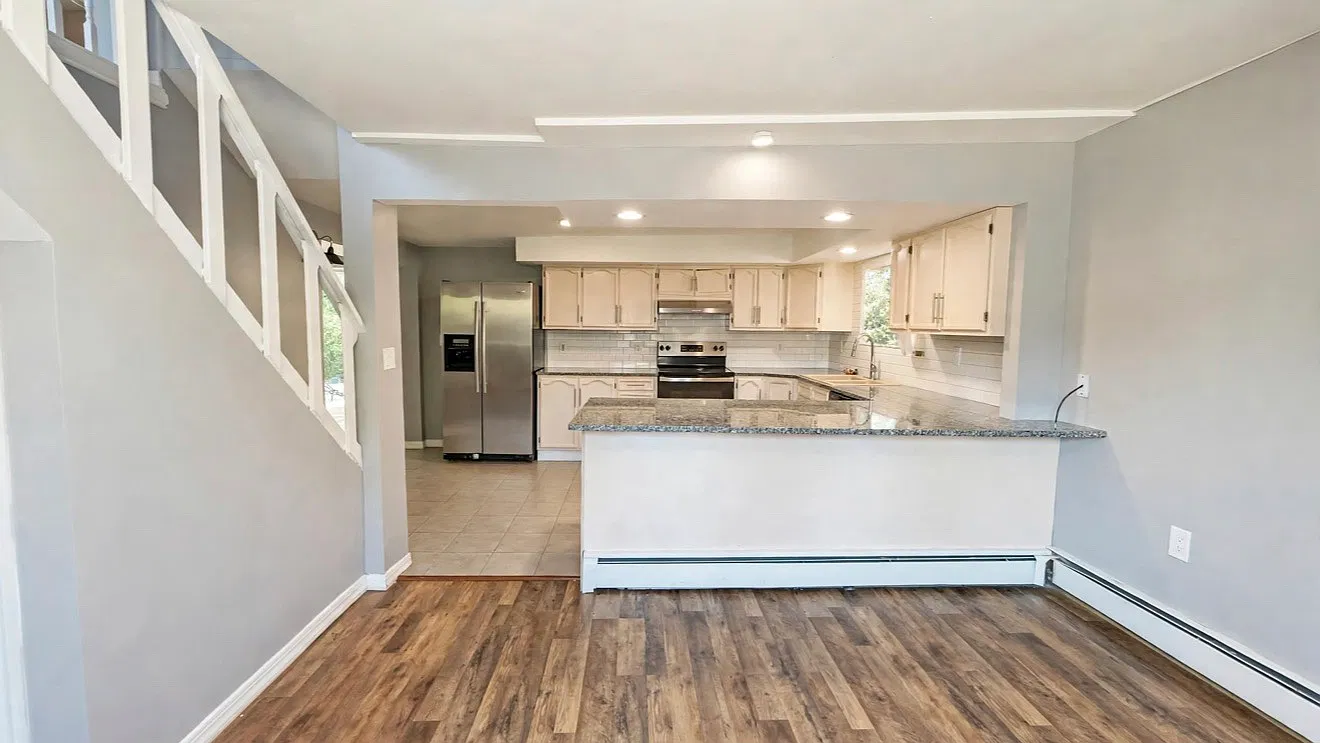 3 bed, 1600 sqft, $1,800 — Photo 1