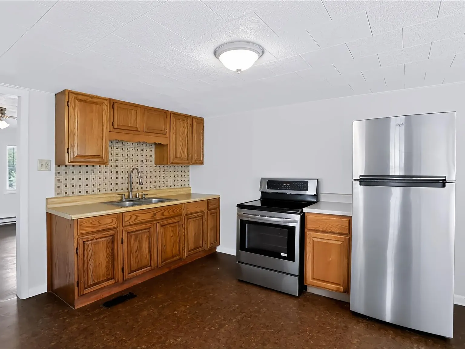 1 bed, 1.5 bath, 1080 sqft, $975 — Photo 3