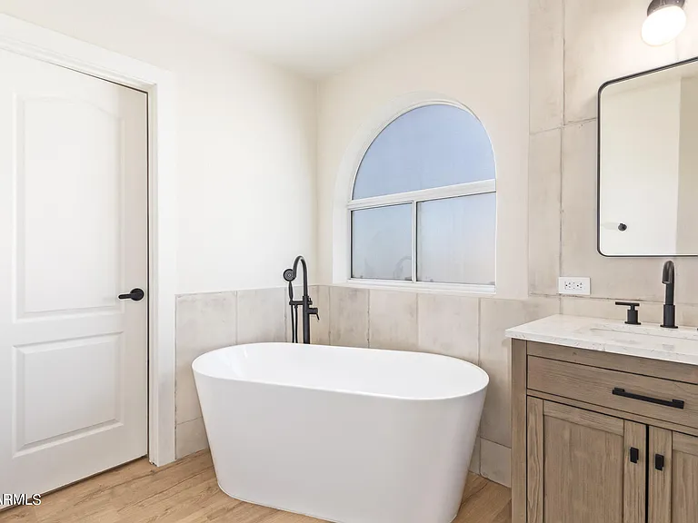 1018 W Kings Ave — Photo 24