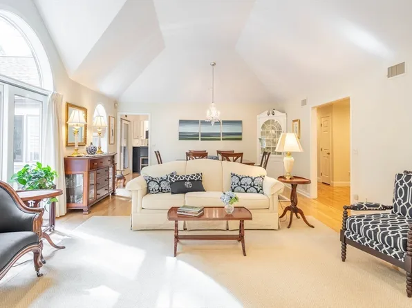 40 Bentwood Dr Unit 40, Sturbridge, MA 01566