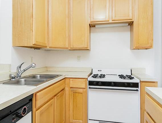 3rd image of 1215 N Dearborn St #B1