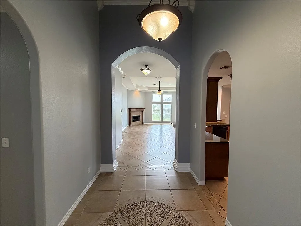 4 bed, 2.5 bath, 2193 sqft, $2,485 — Photo 3