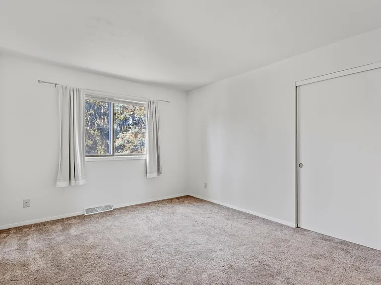 1302 N Gammon Rd — Photo 26