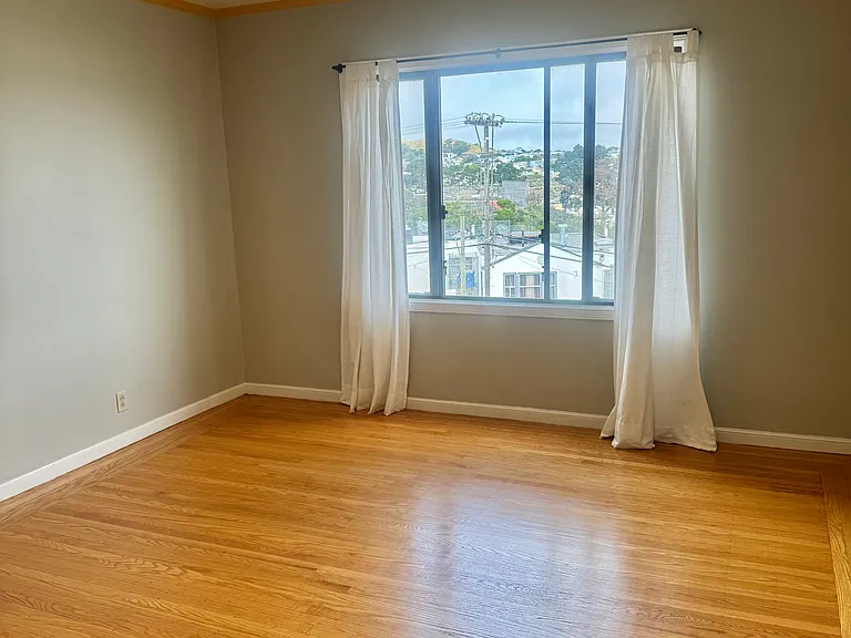 72 Robblee Ave — Photo 10