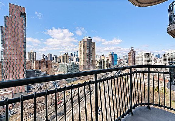 4th image of 189 Bridge St APT 14C