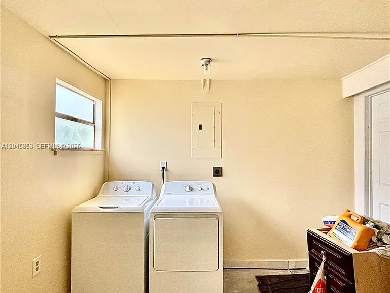 5809 Sullivan Rd — Photo 15
