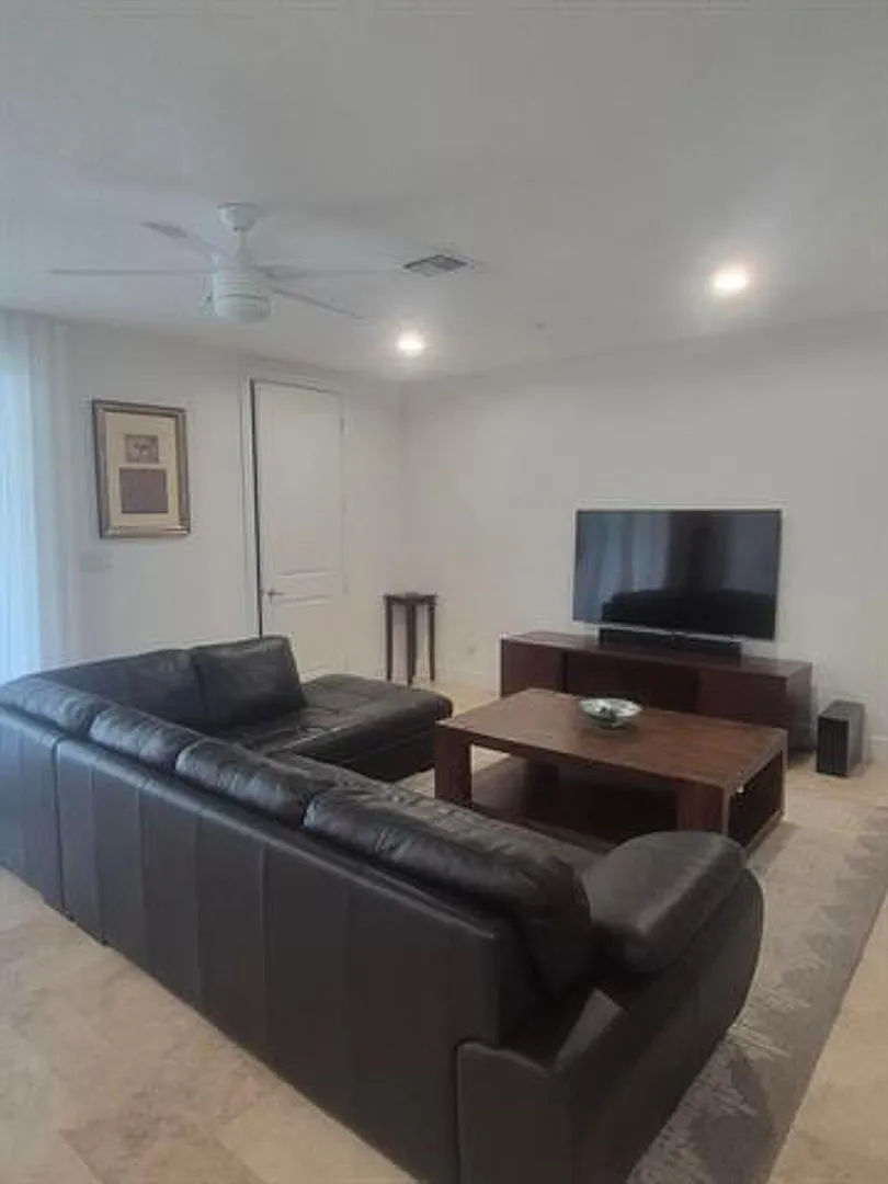 71 Isle Of Venice Dr th 71, Fort Lauderdale, FL 33301 — Photo 1