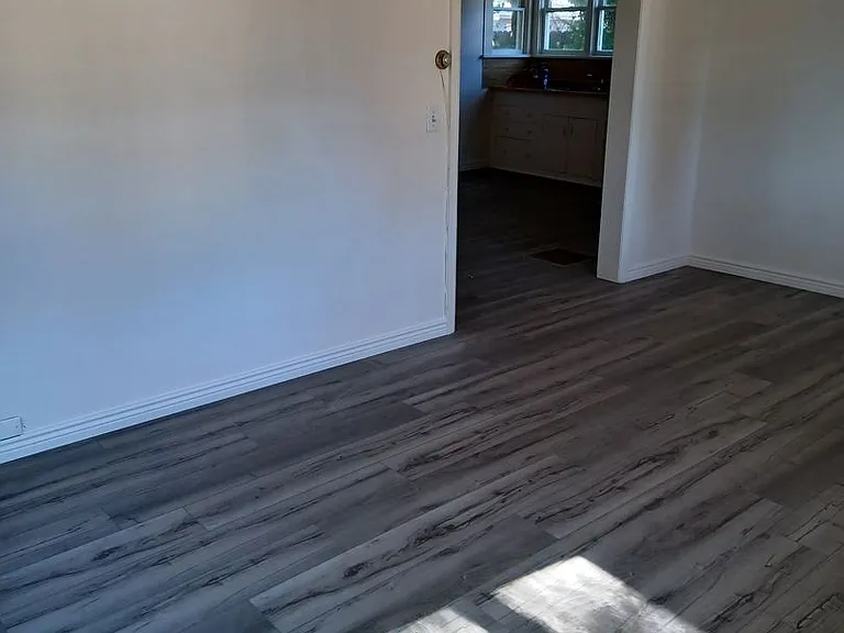 335 S 5 E — Photo 35