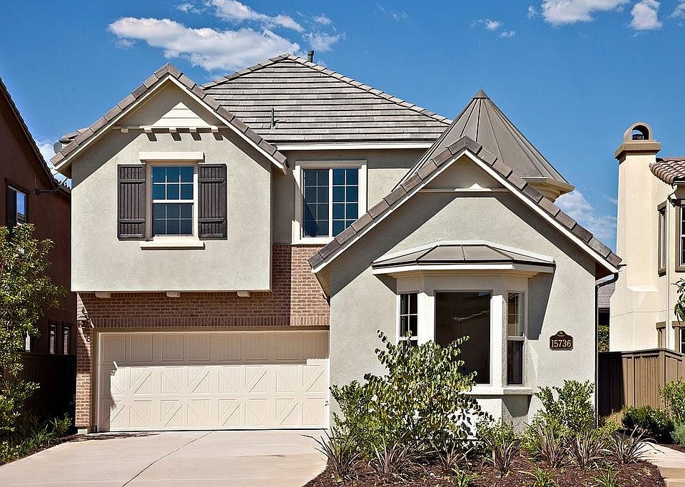 Beautiful Madeira Home nestled on a cul-de-sac. This stunning home features a beautiful wide-open concept on the main floor
w/vaulted ceiling in living room & amazing chef's kitchen w/gorgeous granite & backsplash! Beautiful lighting. Neutral color palett