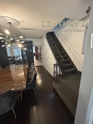 Sold by Century 21 Melanie Kishk Realty | media 18