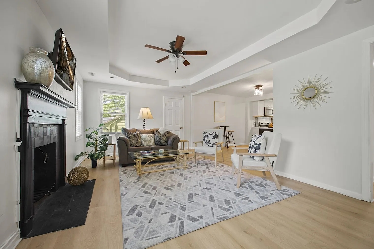 3 bed, 2.0 bath, $4,246 — Photo 2