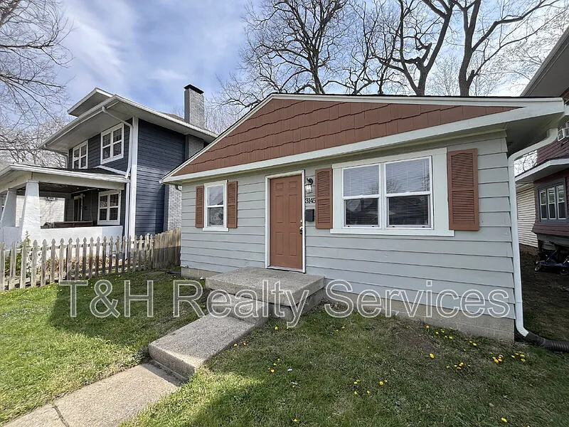 3145 Broadway St photo 1