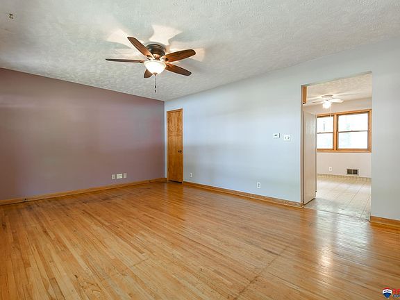 4th image of 1110 Rosewood Dr