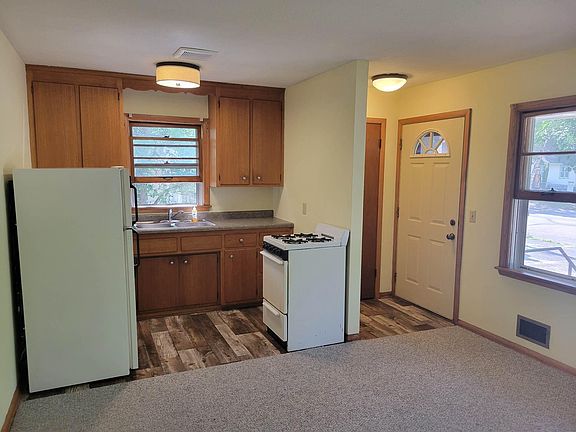 3rd image of 629 51st Ave NE