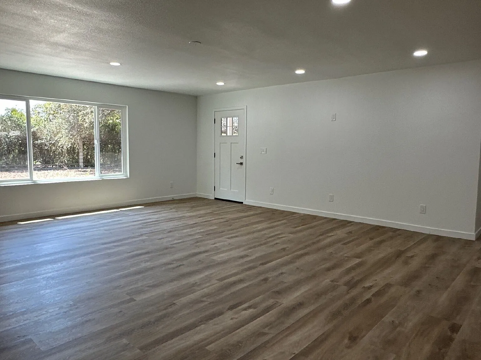 4 bed, 2.0 bath, $4,200 — Photo 4