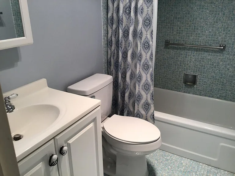 179 Windsor Dr #H — Photo 8