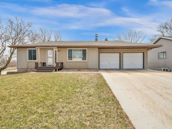 22 Maple Dr, Lake Park, IA 51347