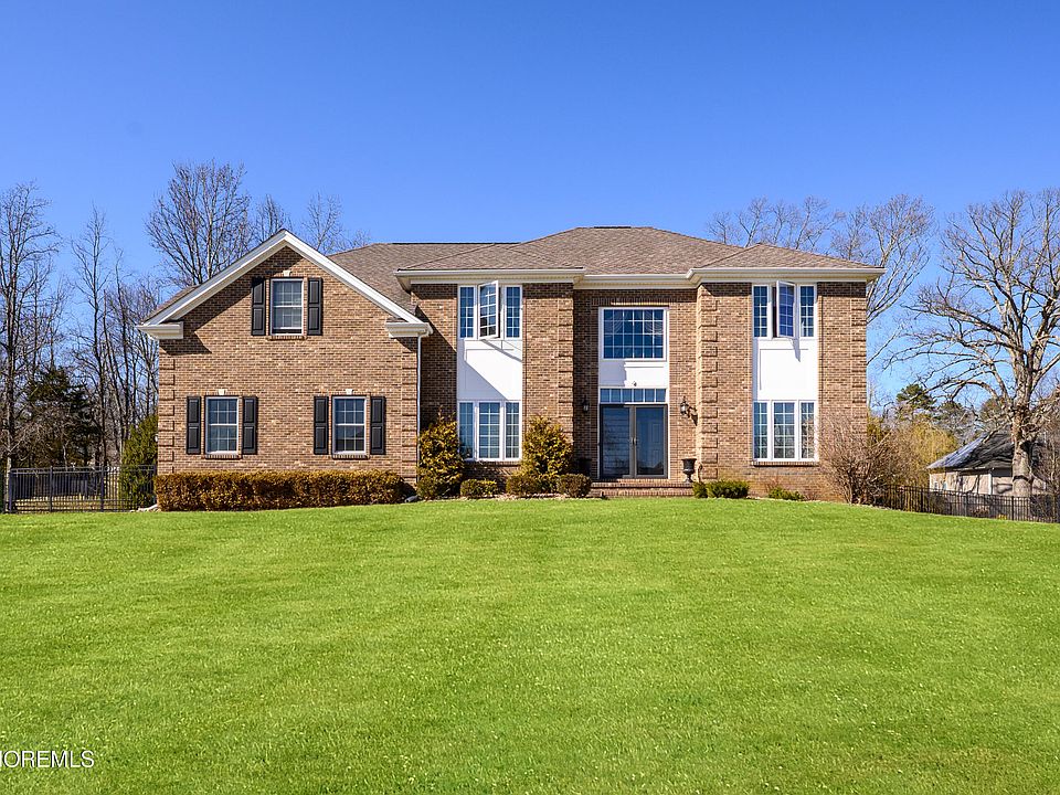 1st image of 4 Whispering Grove Boulevard