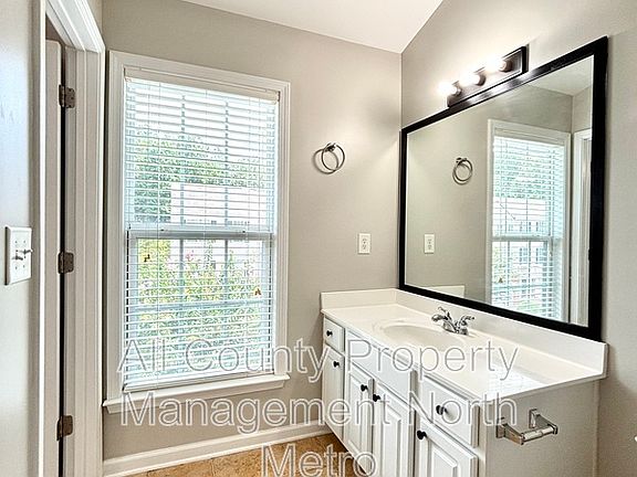 4th image of 1033 Thornborough Dr
