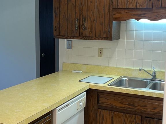 4th image of 1500 Pioneer Rd APT 201