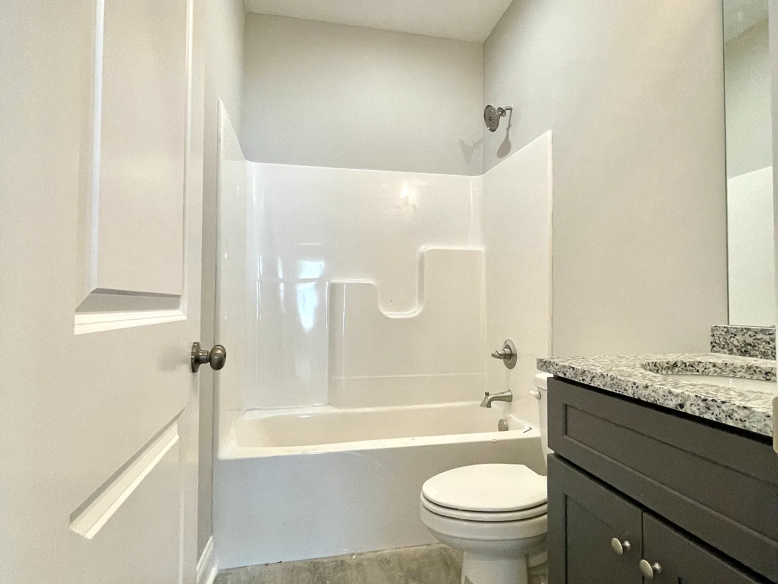 4 bed, $2,100 — Photo 4