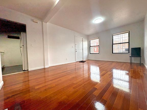 3rd image of 32A Stuyvesant Ave APT 1