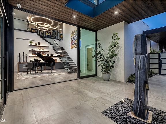 2nd image of 525 Overlook Rim Dr