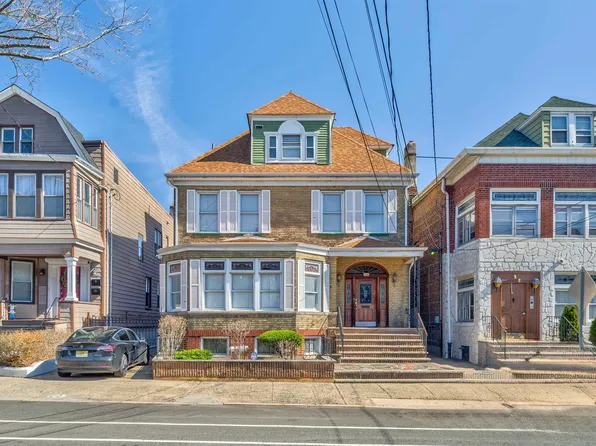 166 Wegman Parkway image 1 of 7