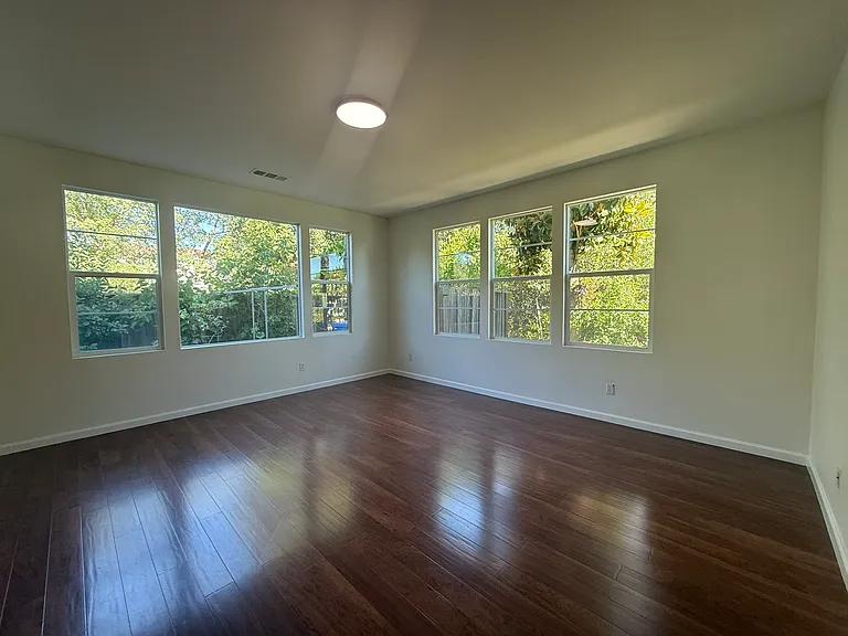 26 Channi Ct — Photo 5