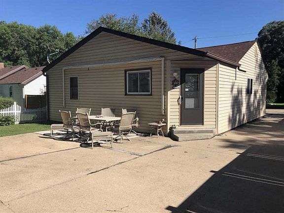 3rd image of 3735 Elmdale Ave