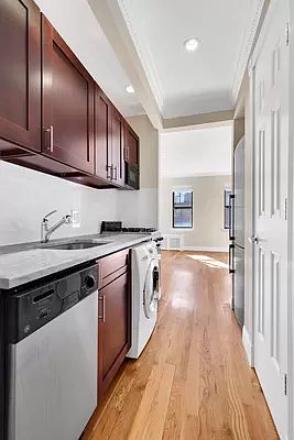 3rd image of 404 E 88th St APT 5H