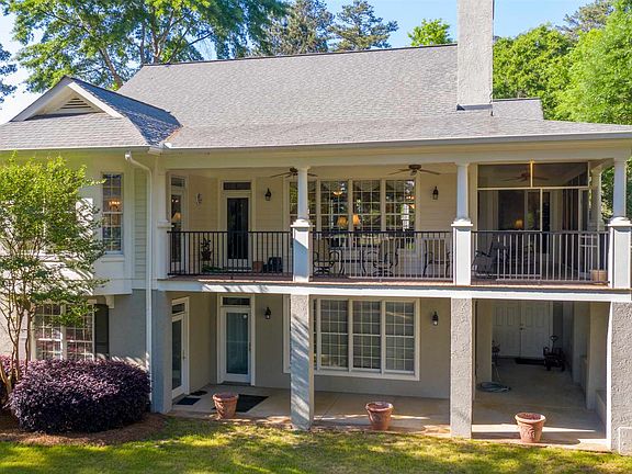 2nd image of 1041 Olde Chapel Ln