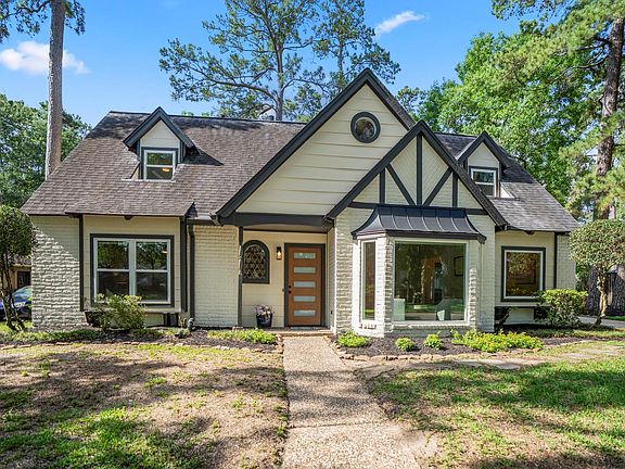 3rd image of 6303 Larkmount Dr