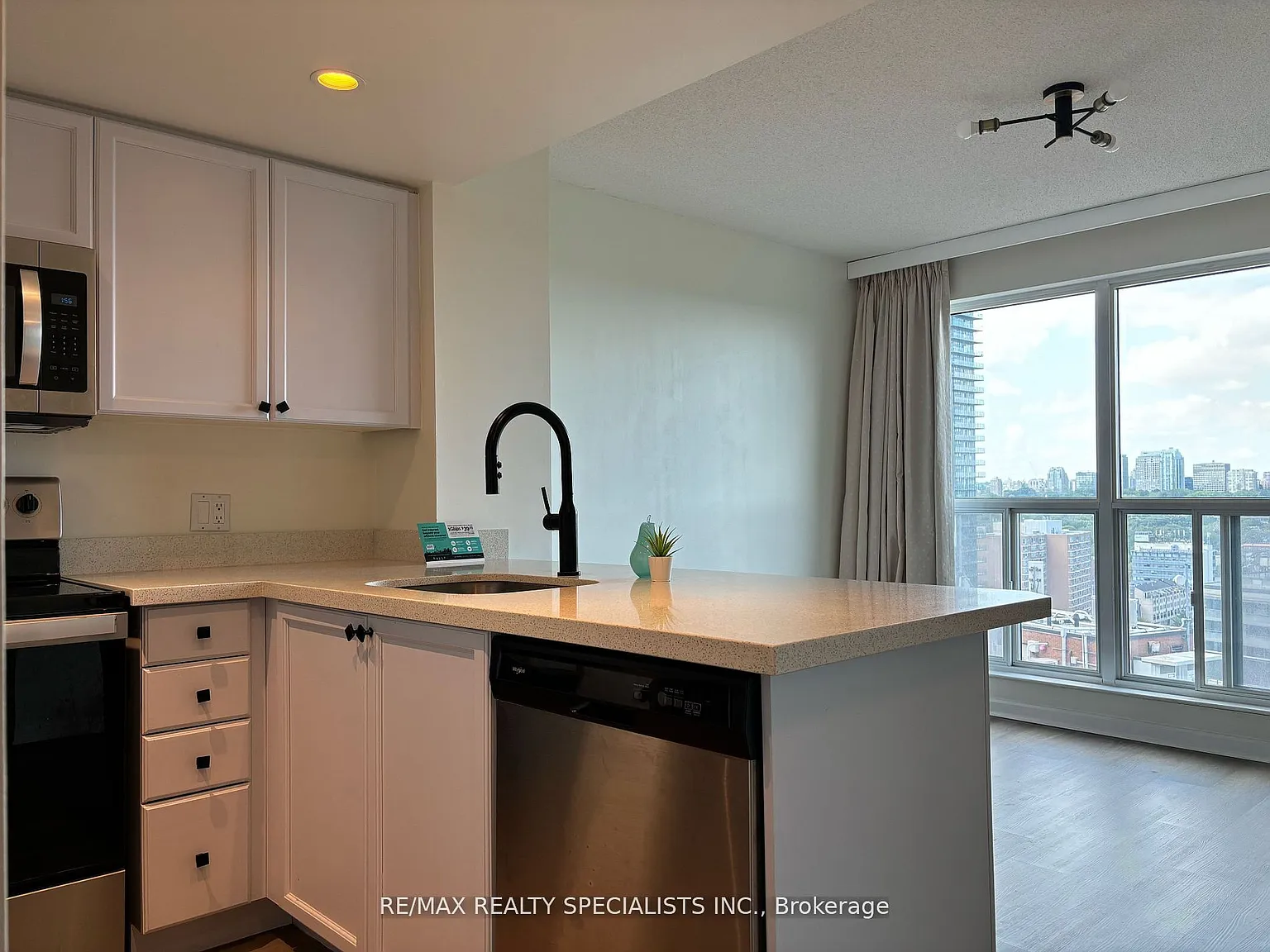 1 bed, $2,300 — Photo 4