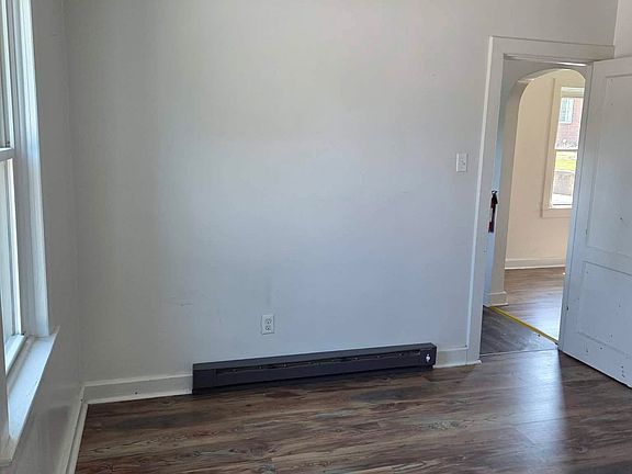 4th image of 400 Walnut St