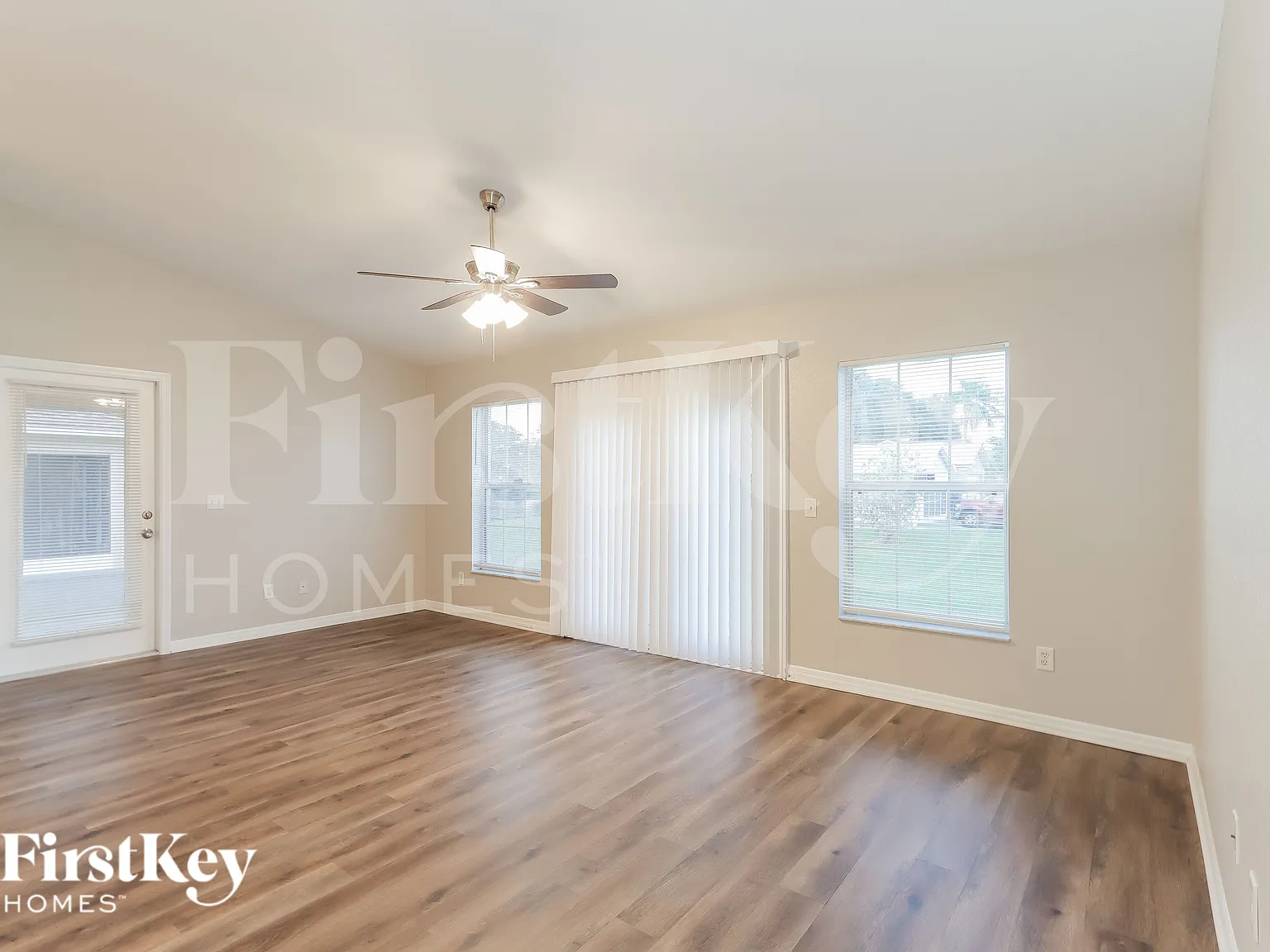 3 bed, 2.0 bath, 1665 sqft, $2,240 — Photo 2