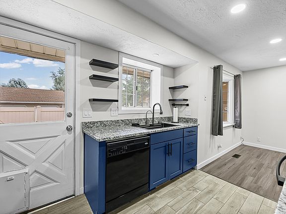 5th image of 683 E Countryside Ct #6