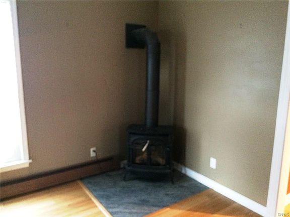 4th image of 183 Maple St