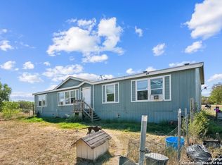 135 County Road 771, Devine, TX 78016